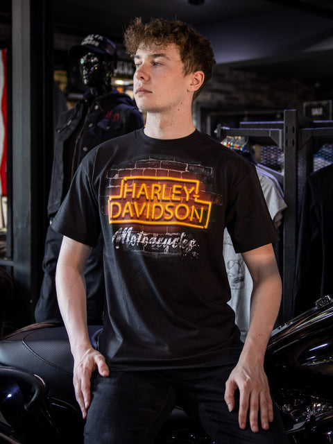 Leeds Harley Davidson Dealer T-Shirt Neon Sign R0043634