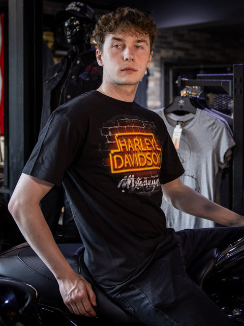 Leeds Harley Davidson Dealer T-Shirt Neon Sign R0043634